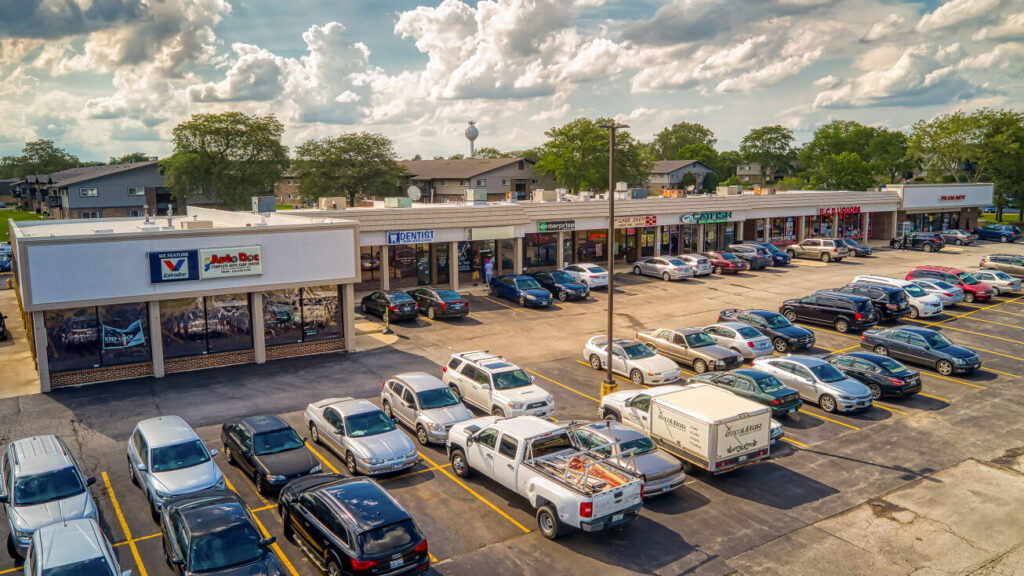 grocery-store-net-parking-area-in-front-village | grocery-store-with-organize-parking-area-near-in-willowbrook